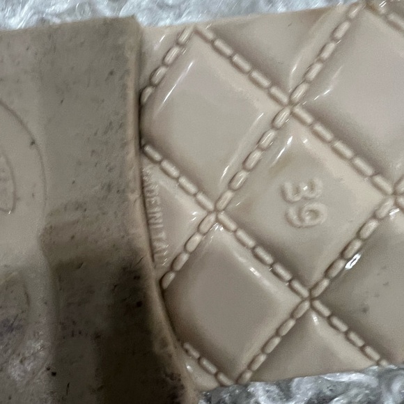 Chanel Camelia Flower PVC Jelly Sandals Light - Picture 8 of 12